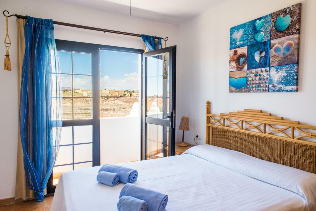 Holiday White With Pool And 500m To Sea *
