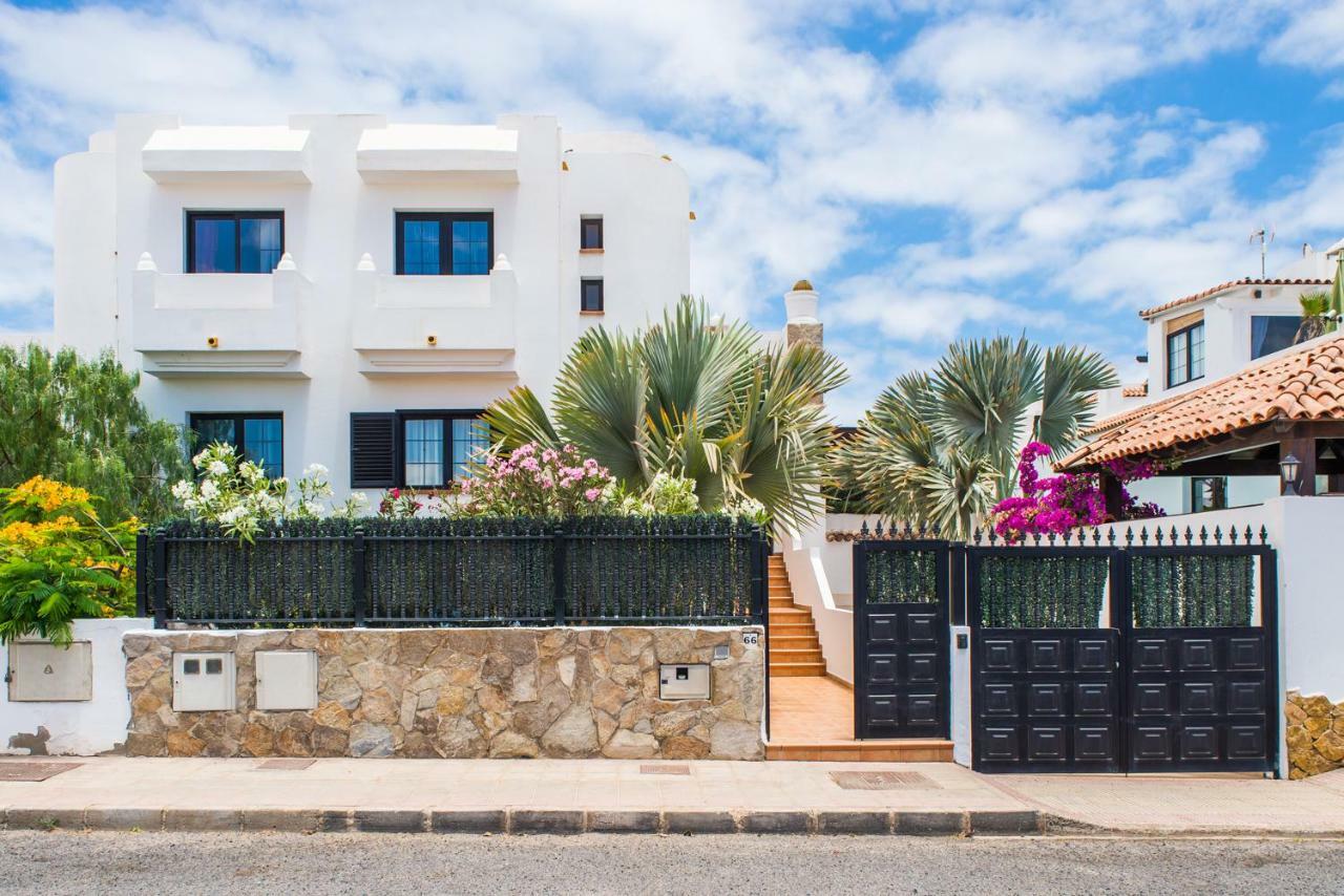 Holiday White With Pool And 500m To Sea Villa *