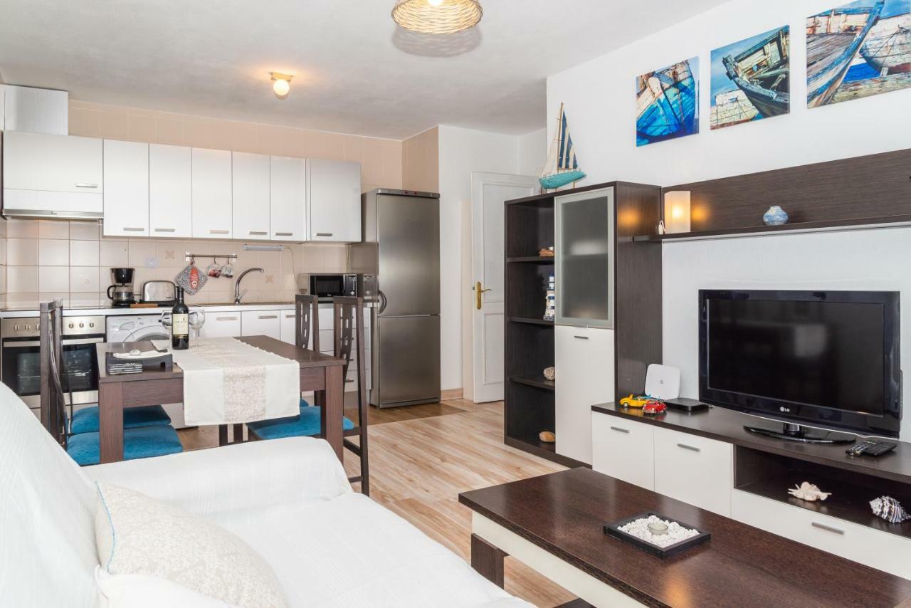 Marina House Center Apartment