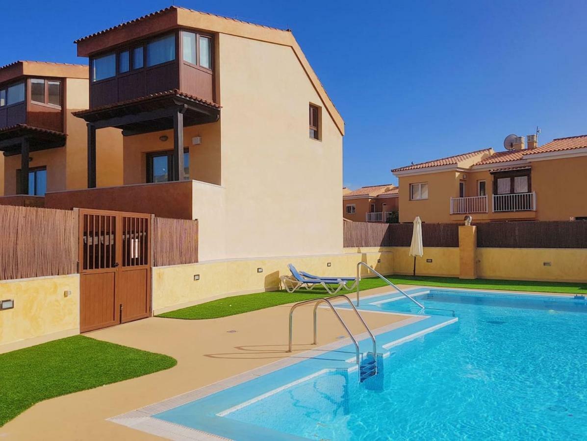 4 Calle El Pozo Villa
