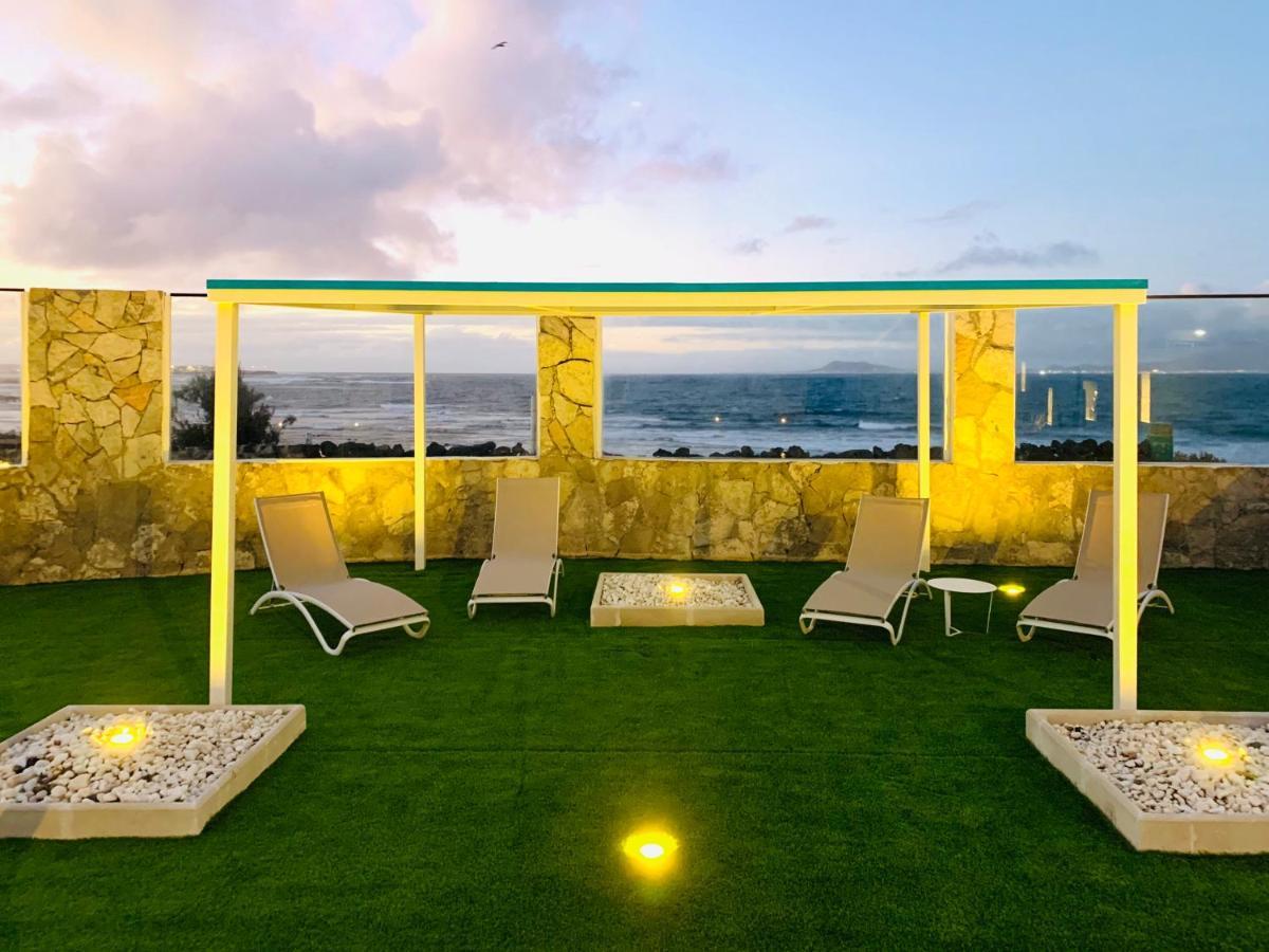 Ereza Lobos Villa *
