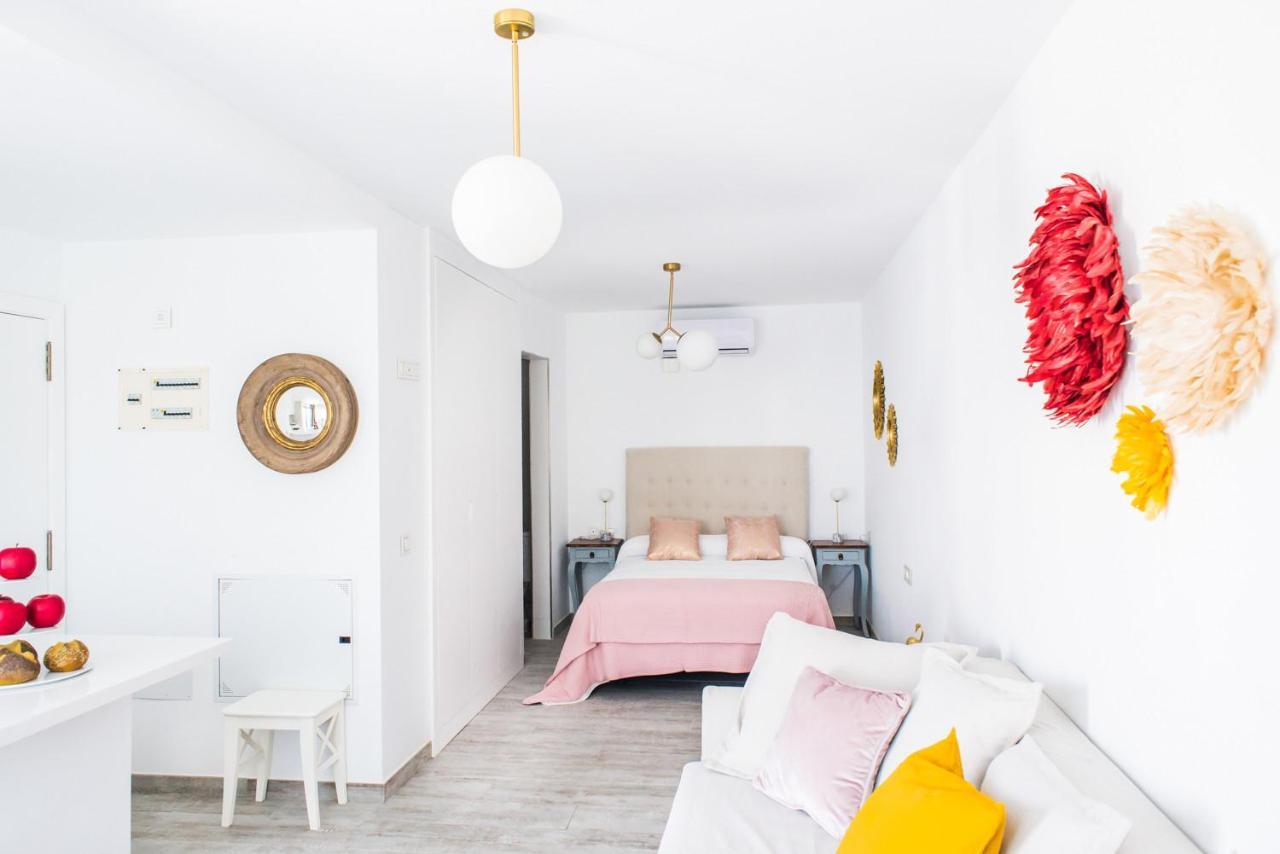 Studio Lirio Seaview By Holidays Apartment
