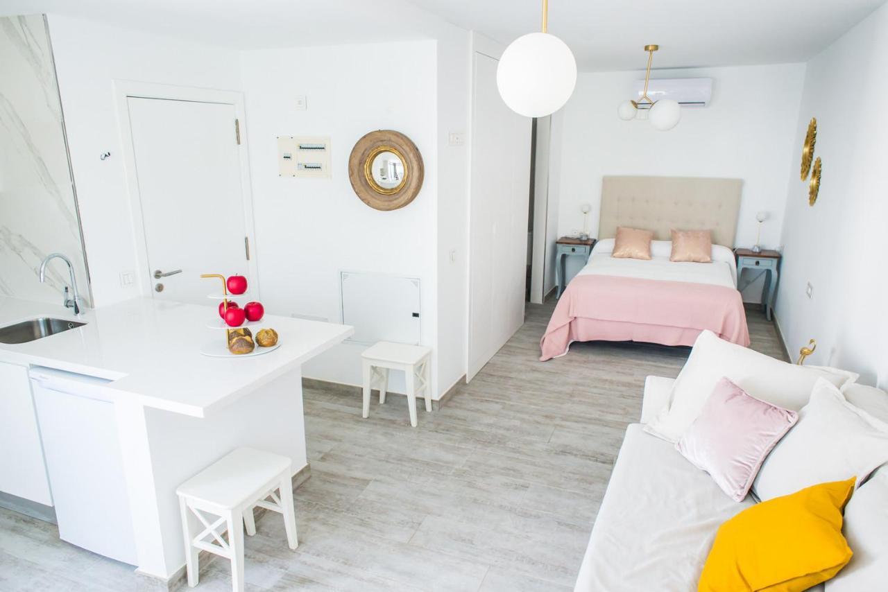 Studio Lirio Seaview By Holidays Apartment
