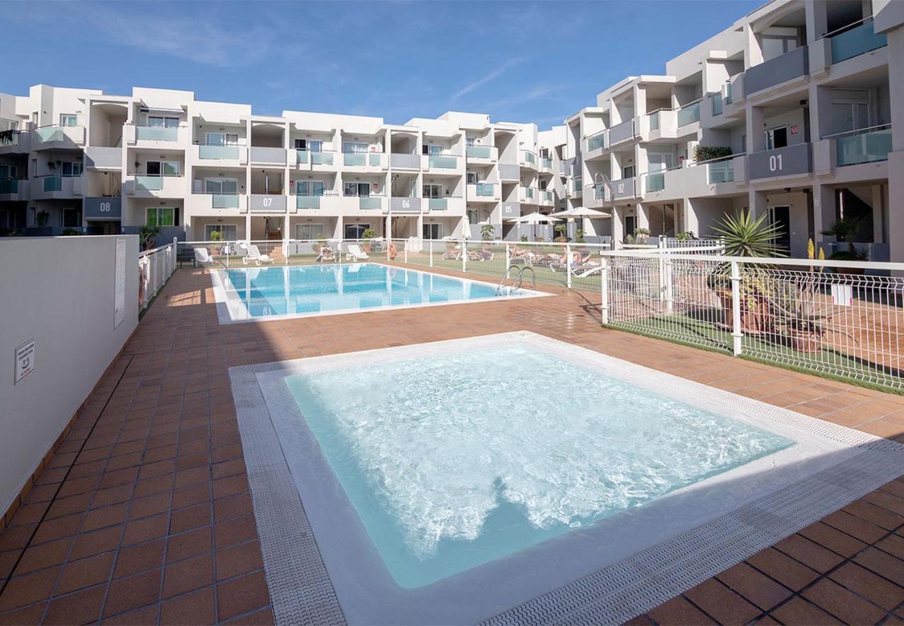 Urban Sun 332 Pool By Holidays Apartment