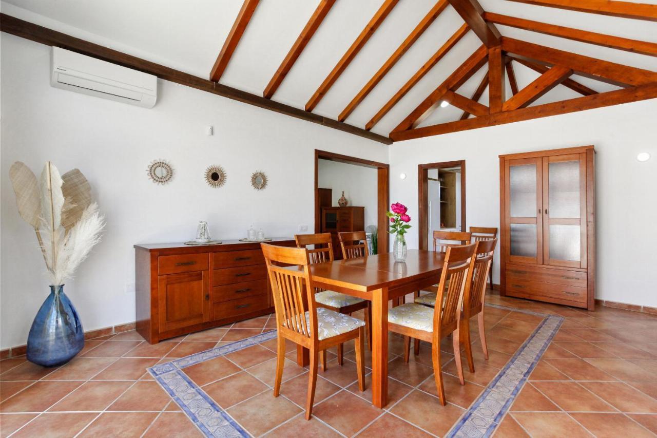 Villa Thomas *