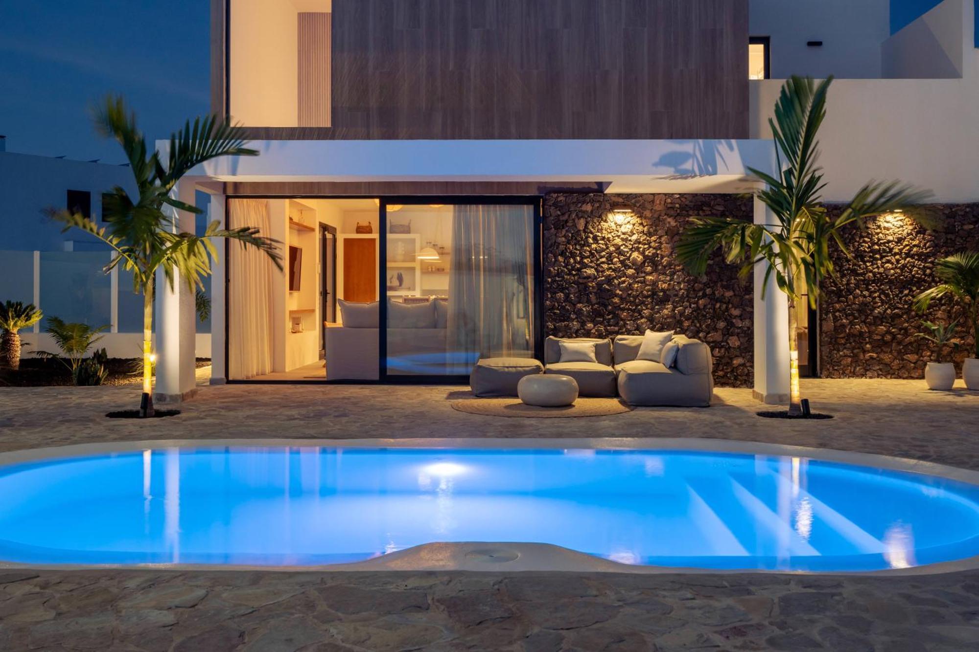 Villa Noma - Design Space With Pool In