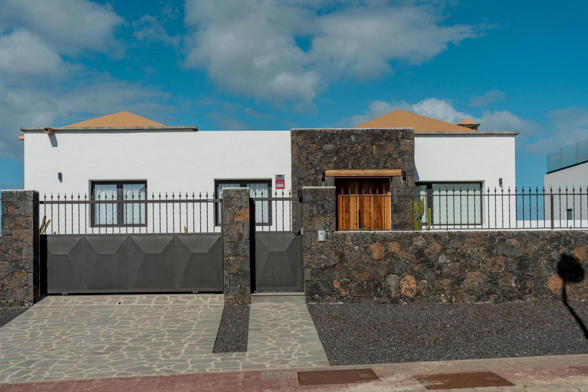 Seascape Pool, Air Con, View, Adult Only * Corralejo