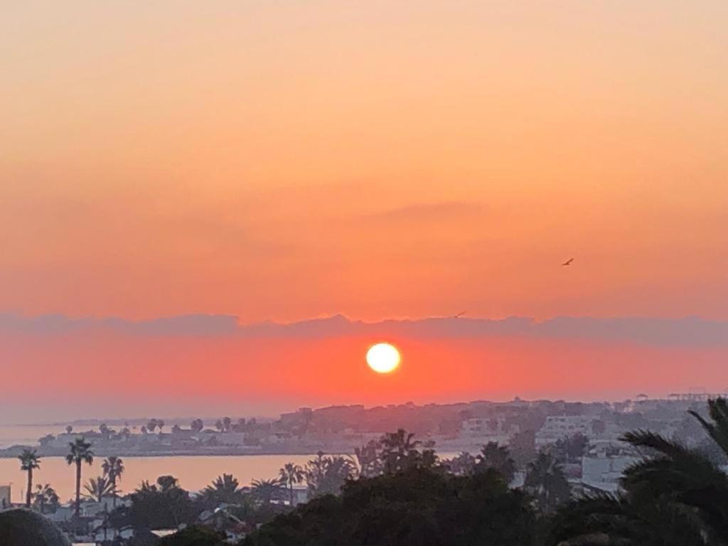 Sunrise Apartment *