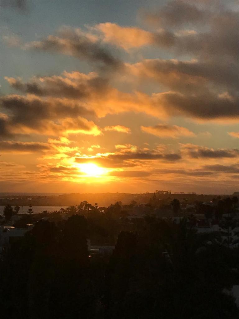 Sunrise Apartment *