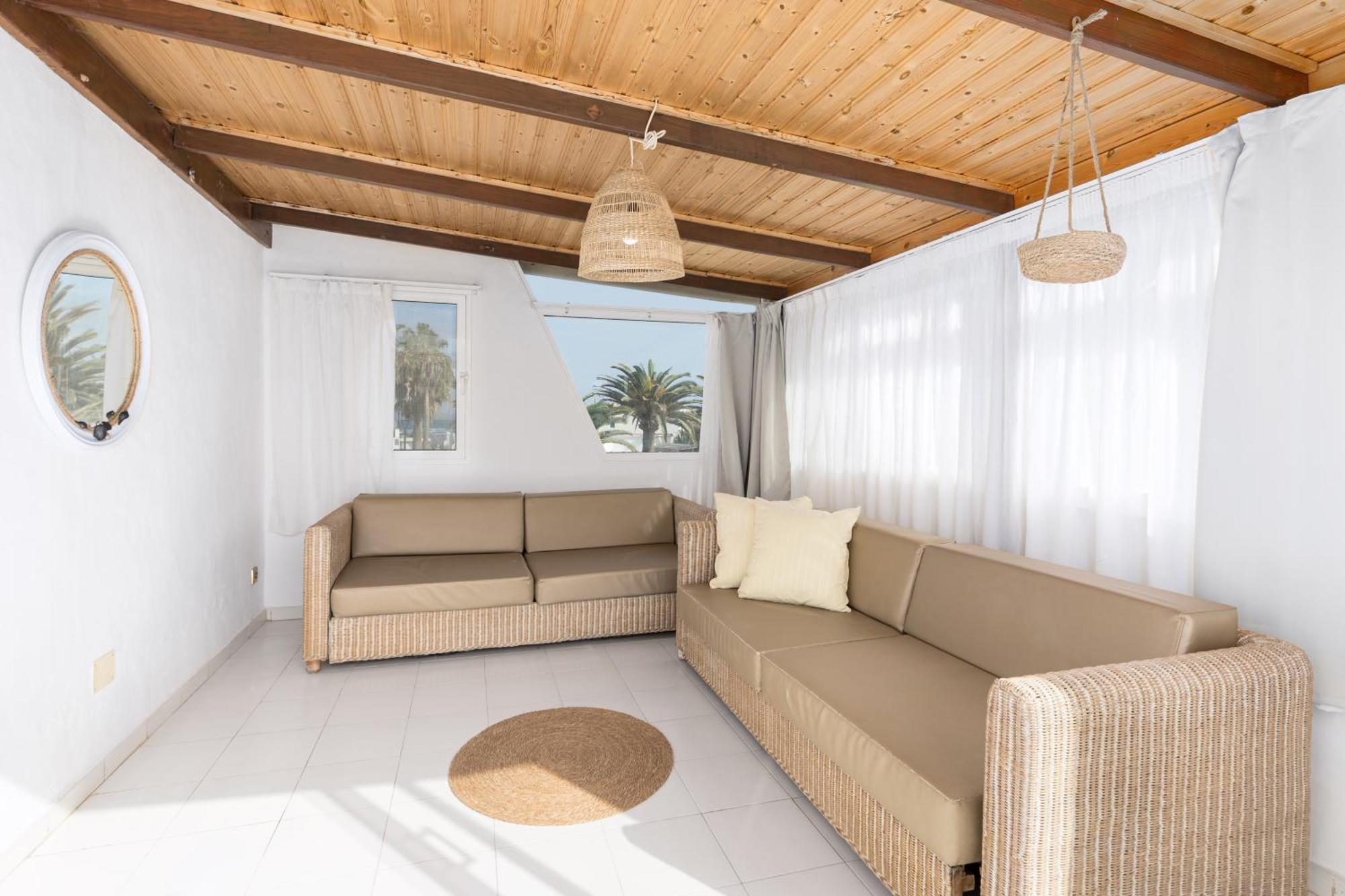 Home2book Stylish Coastal Apartment, *