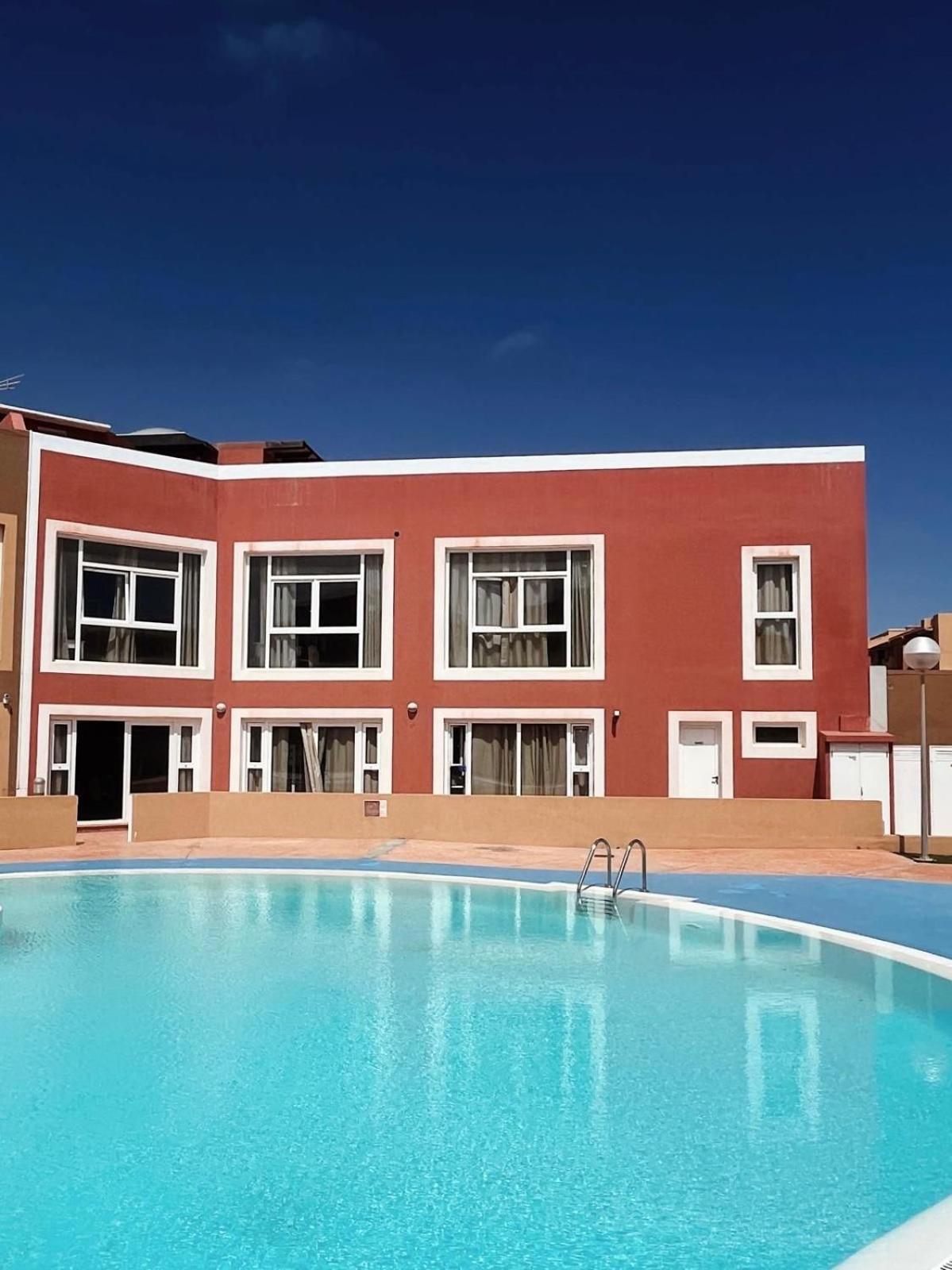 Guest house Banama Coliving & Coworking, Surf & Yoga - Casa Roja Corralejo