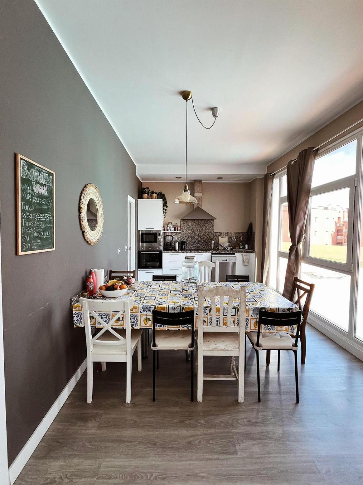 Guest house Banama Coliving & Coworking, Surf & Yoga - Casa Roja